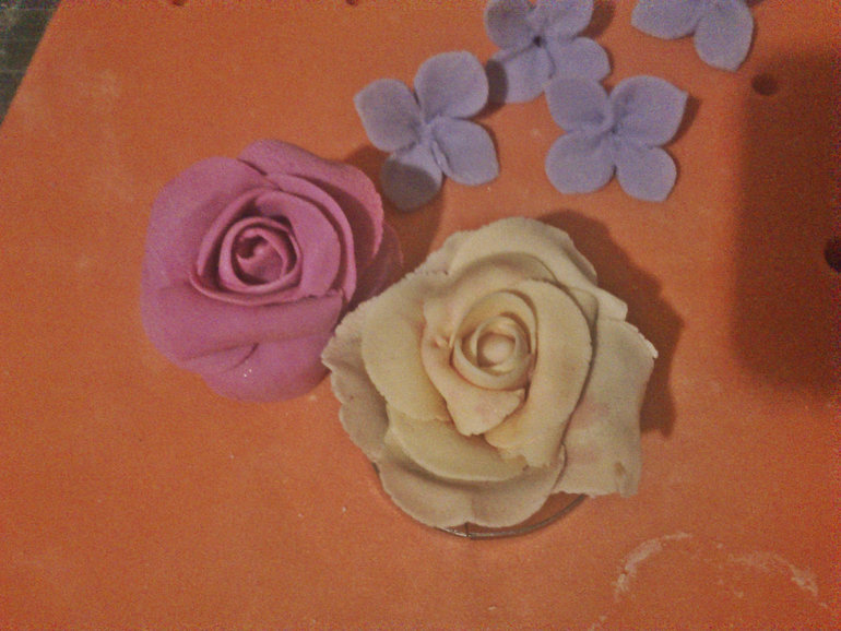 Капкейки "Тройной шоколад", Black&Vanilla;, первые мастичные розы!