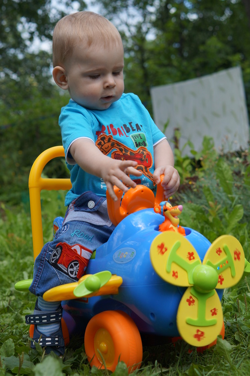 Подарок на годик! Каталка - пушкар Тигруля с пропеллером Kiddieland