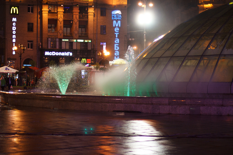 Вечерний Киев. Майдан Незалежности.  Метро