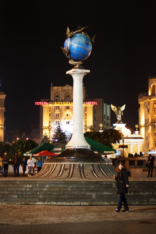 Вечерний Киев. Майдан Незалежности. Метро