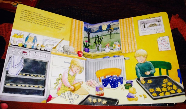 Новогодние книги с окошками на немецком