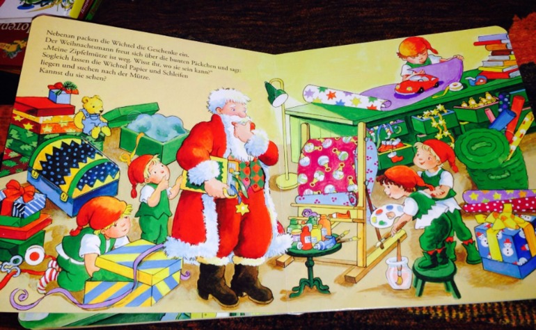 Новогодние книги с окошками на немецком