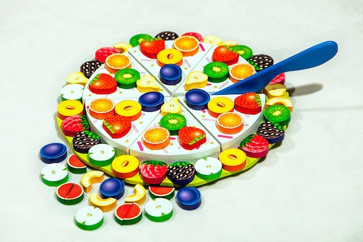 Развивающие игрушки для малышей и деток постарше.