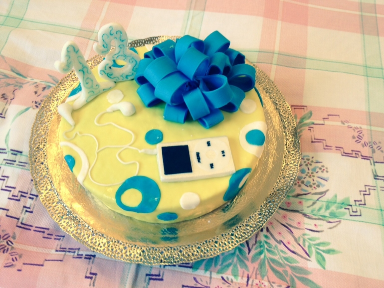 торт с айподом