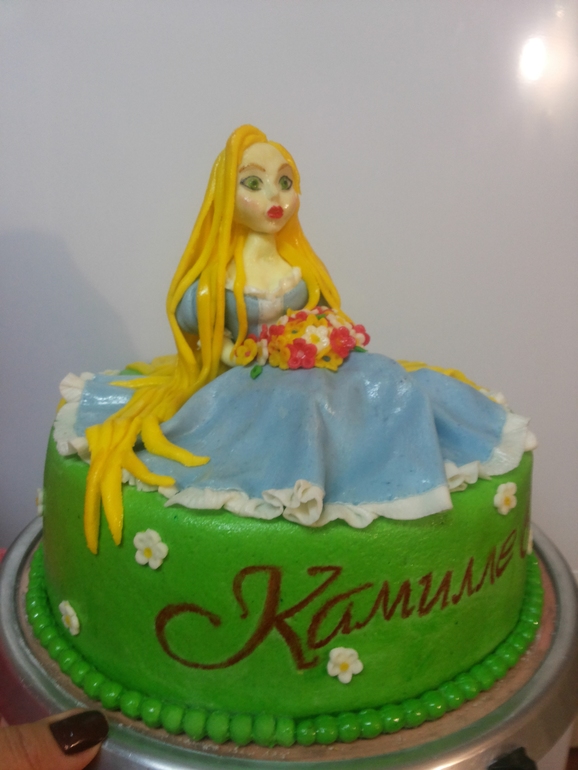 Тортик для любимой крестницы на день рождение!!! Куколку лепила впервый раз, без молдов. Жду критику