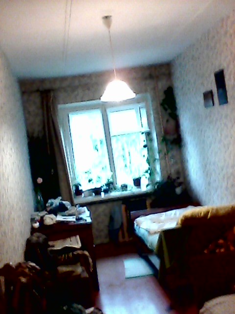 Помогите правильно поклеить обои в узенькой спальной