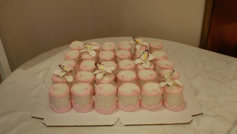 Свадебные торты и пирожные.