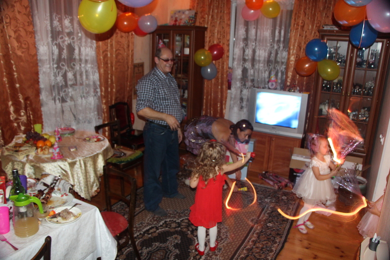 Наши 3 годика на даче!