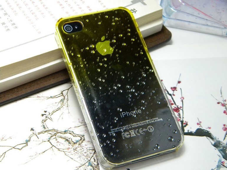 Жесткие чехлы для iPhone 4/4S. В пути)