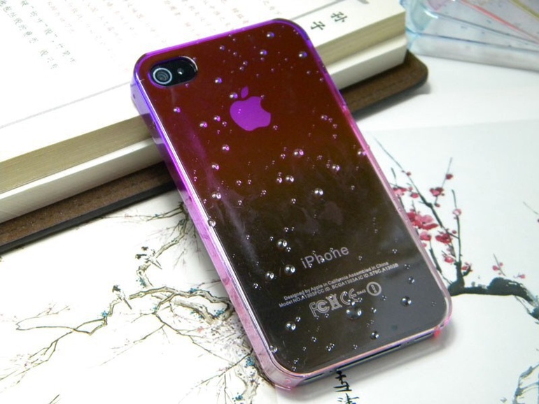 Жесткие чехлы для iPhone 4/4S. В пути)