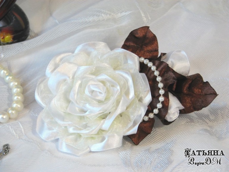 Заколочка "Белые розы"