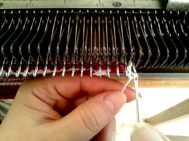 Достаём бабушкину вязальную машину.....