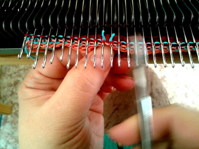 Достаём бабушкину вязальную машину.....