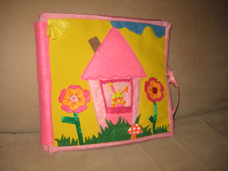 Первая книжка развивашка из фетра