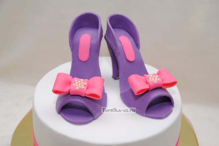 Торт с туфельками