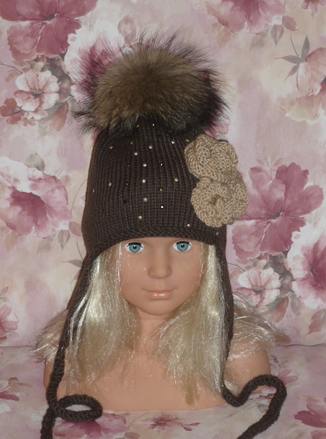 Шапочки с мех помпонами, детские и взрослые, итальянский меринос, машинная и ручная вязка на заказ