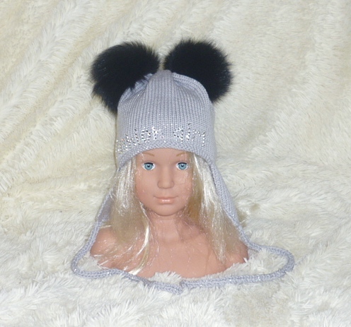 Шапочки с мех помпонами, детские и взрослые, итальянский меринос, машинная и ручная вязка на заказ