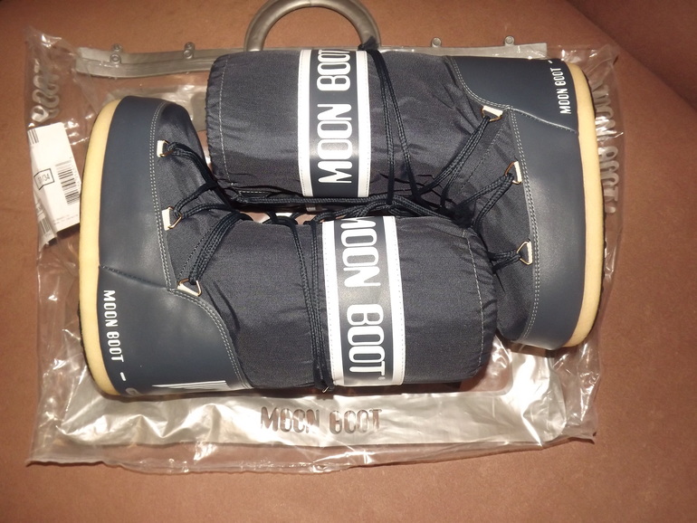 Продам Moon Boot, р-р 31-34. Цена 3700. Почта