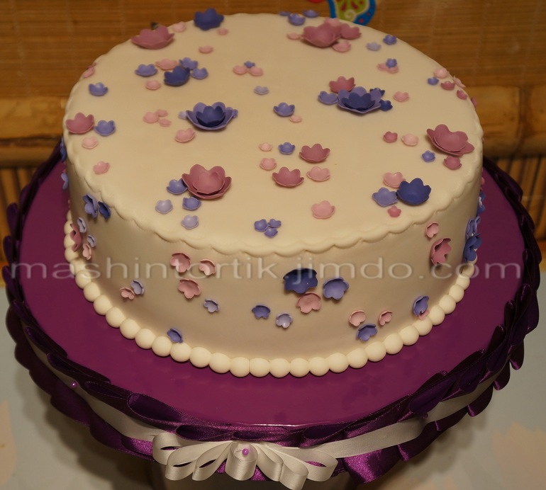 Свадебный с фиолетовыми цветочками