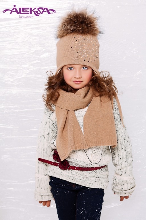 Потрясающие шапки с помпонами для мам и деток! Стоп скоро.