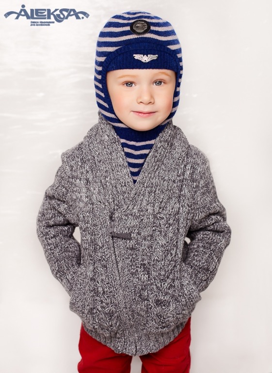 Потрясающие шапки с помпонами для мам и деток! Стоп скоро.