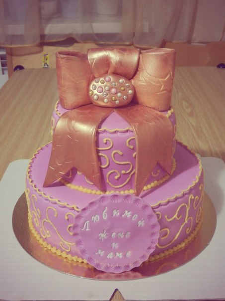 Сиреневый торт с бантом ))