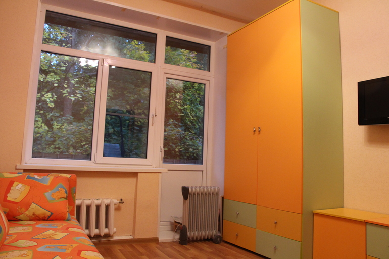 помогите с цветовым решением штор в детскую