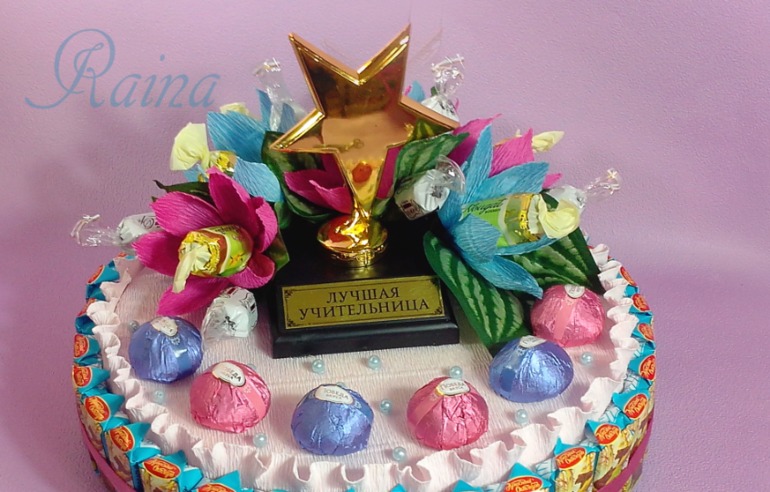 Композиции/букеты из конфет ко Дню учителя.