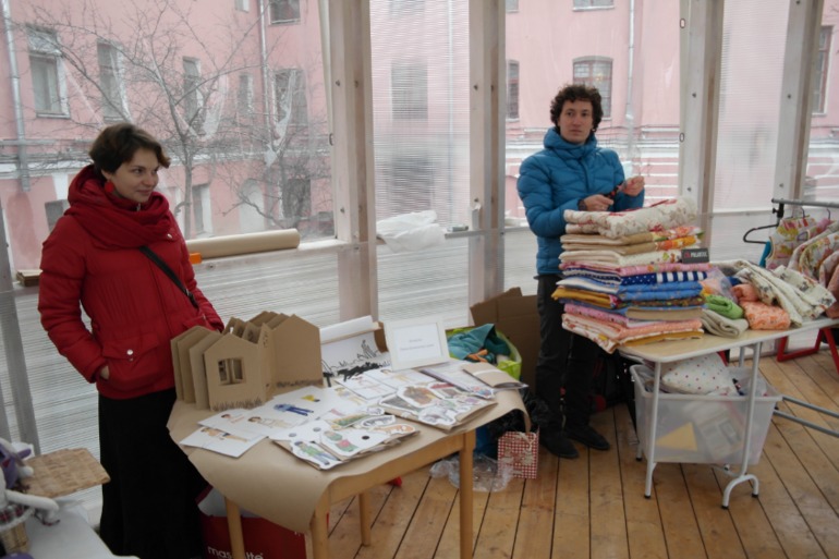 Мама маркет в саду Баумана