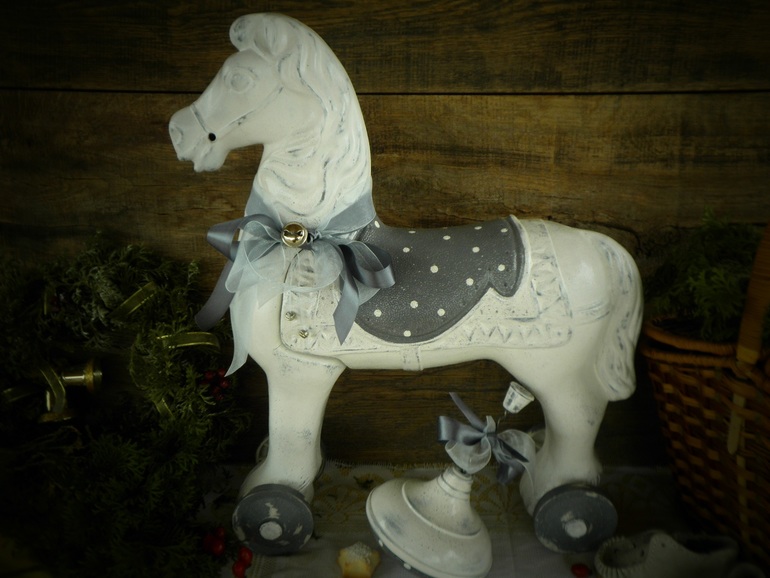 "Купила мама коника..."