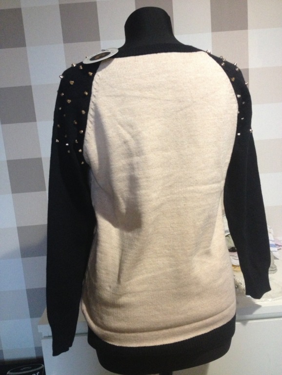 Свитерок. В НАЛИЧИИ 1350р