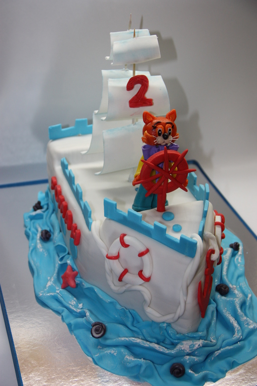 Торт Корабль+капкейики.