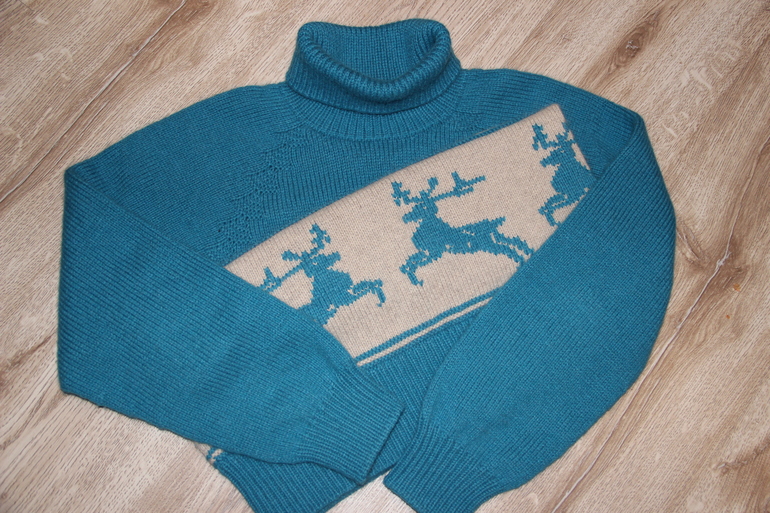 Свитерок с оленями