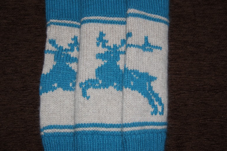 Свитерок с оленями