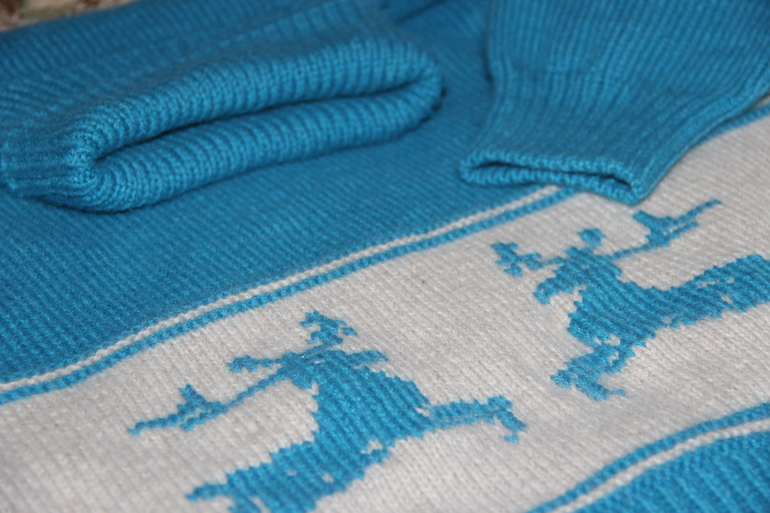 Свитерок с оленями