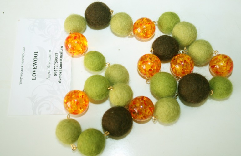 валяные бусы