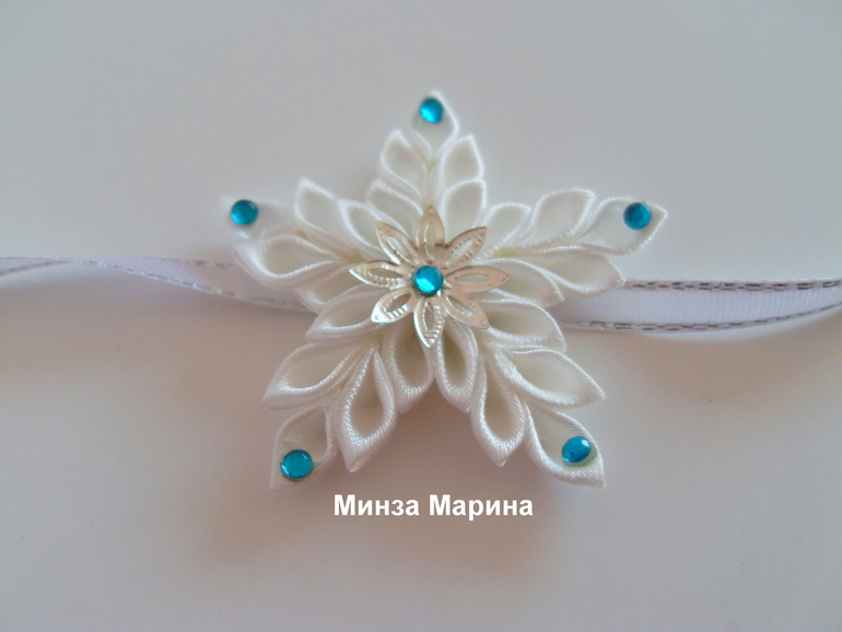 Снежинка на ленточке на ручку и ободок снежинка