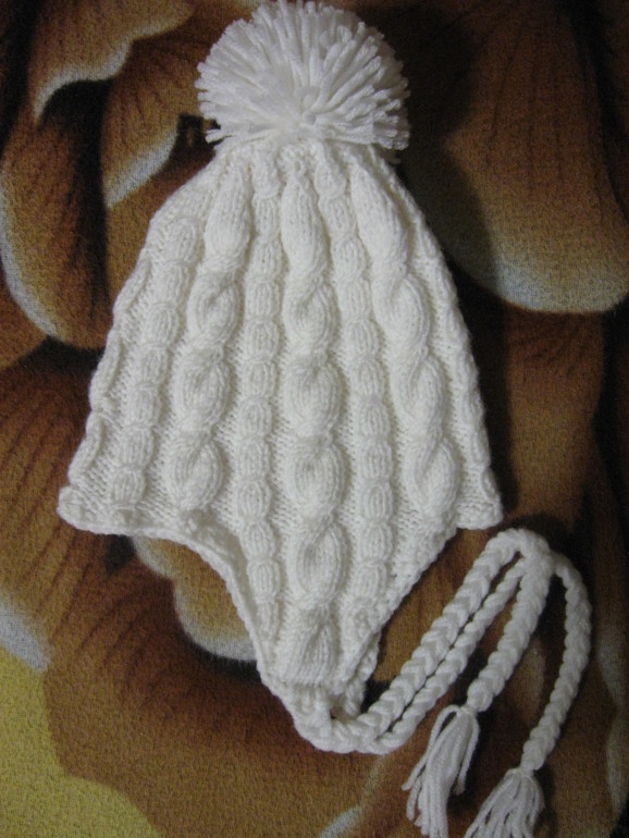 белая шапочка с бубошкой