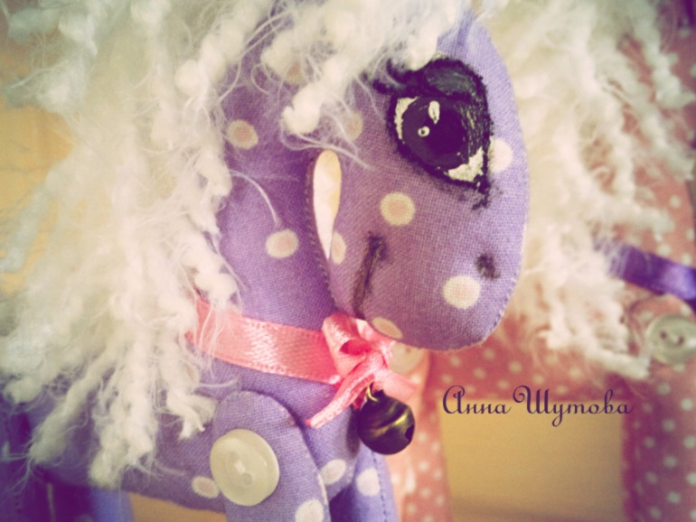 Белогривые лошадки.