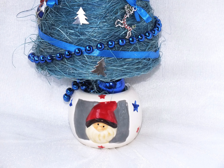 Еще две елочки.