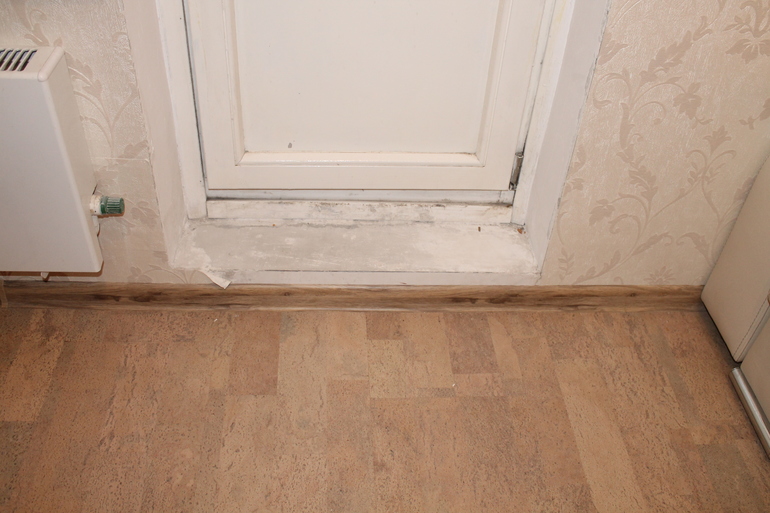 Что делать с порожком под балконом?