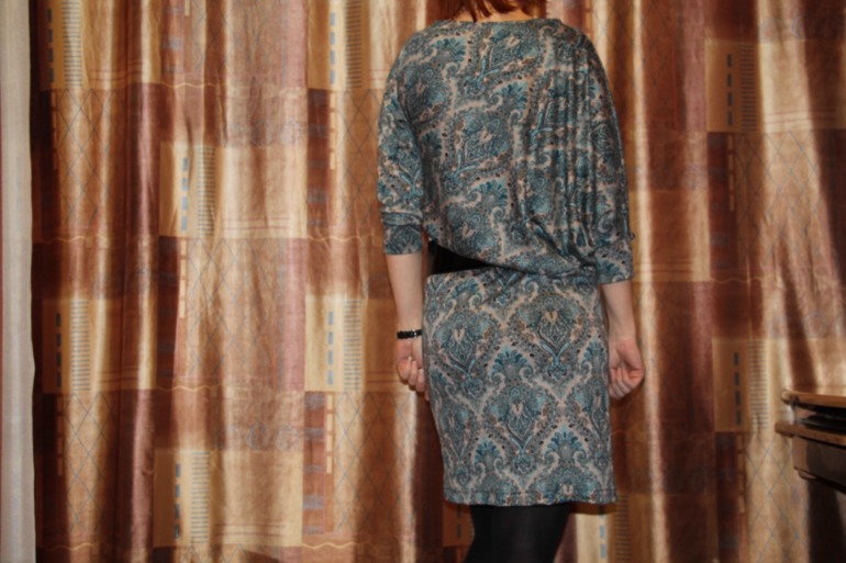 платье перекошенного кроя...