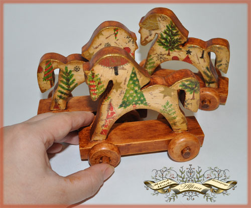 Табун новогодних лошадок!