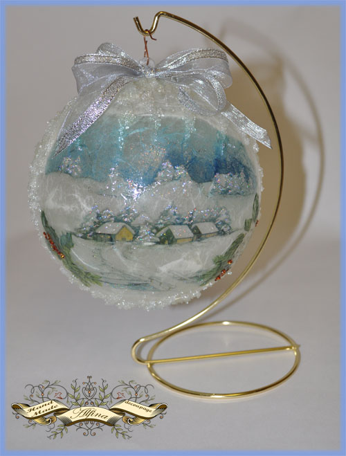 Большие интерьерные новогодние шары.