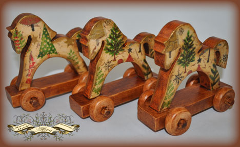 Табун новогодних лошадок.