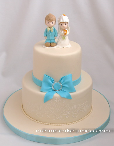 С голубым бантом