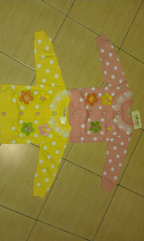 В наличии! Яркие кофточки на пуговичках. На рост 90см - 360руб.