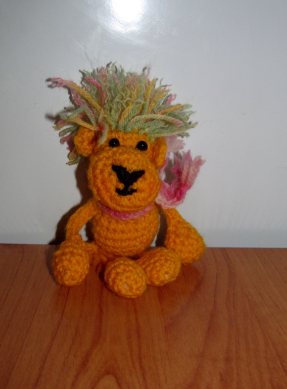 Вот такие милые игрушки вяжет моя 12 -ти летняя дочка!!!