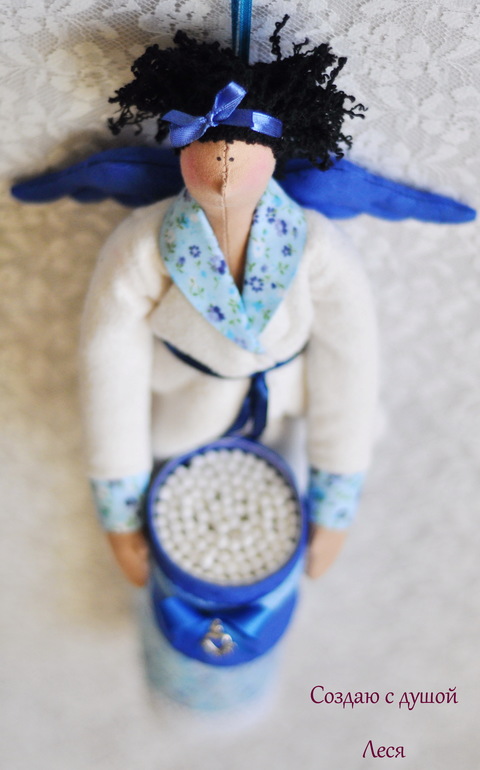 Фея ванной комнаты в синем