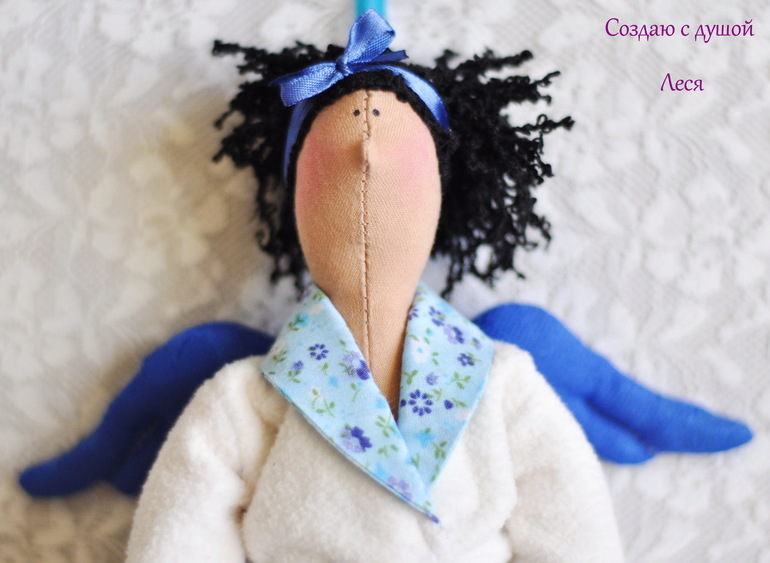 Фея ванной комнаты в синем